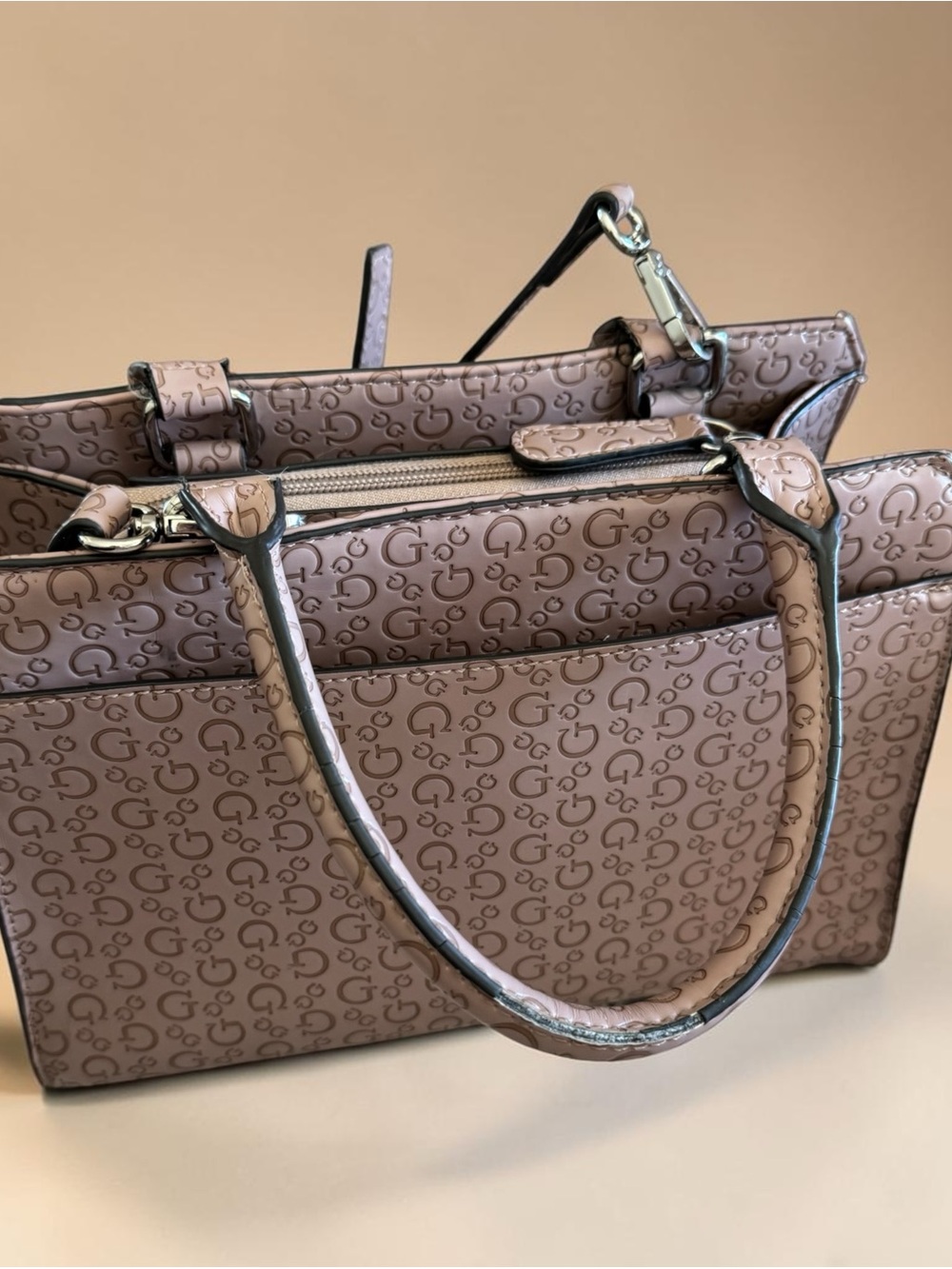 Guess Dusty Mauve Logo Satchel
Crossbody Bag Y2K Monogram Lock
Closure (EUC) - Picture 10 of 13
